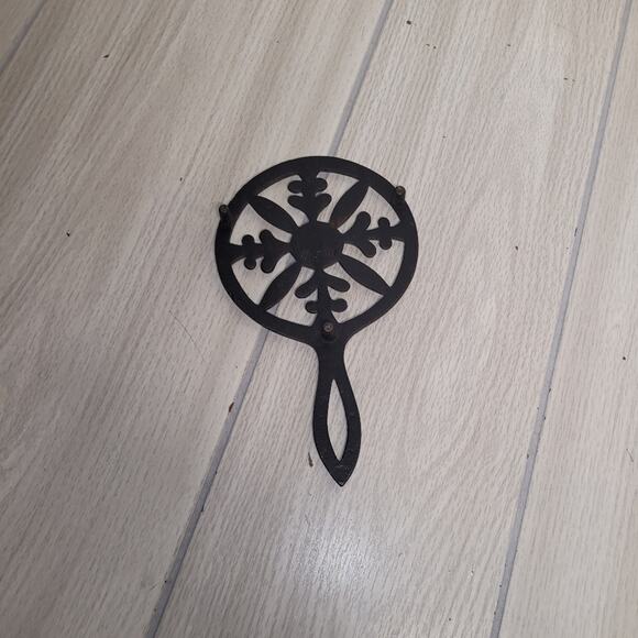 Vintage Wilton Cast Iron Painted Floral Trivet Cooking  Stove Farmhouse - Picture 5 of 7